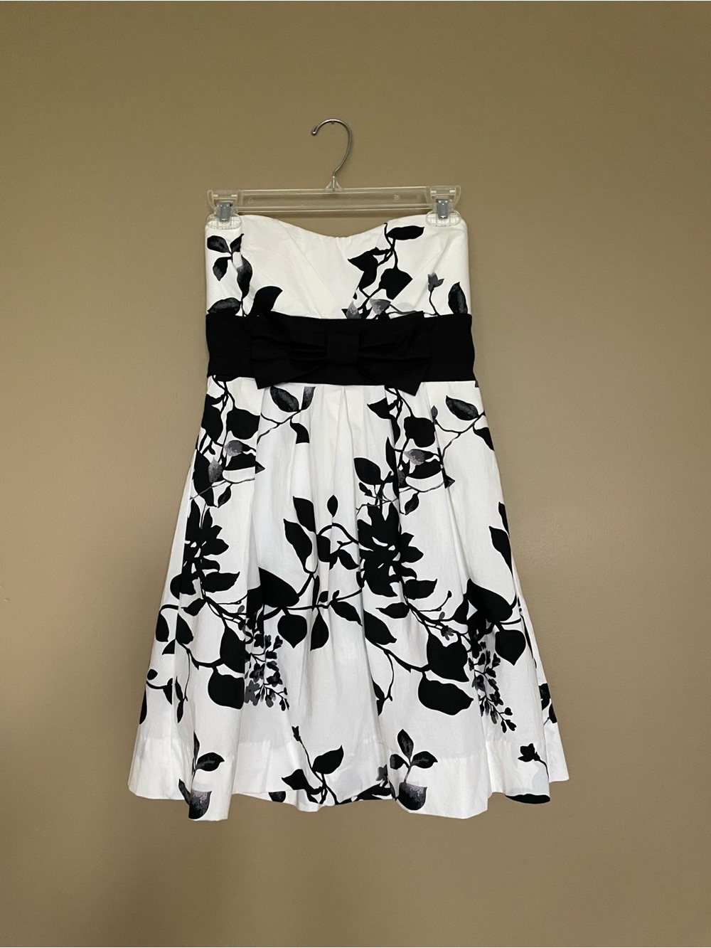 Jr Sz 5 Strapless Black & White Floral A-Line Dress